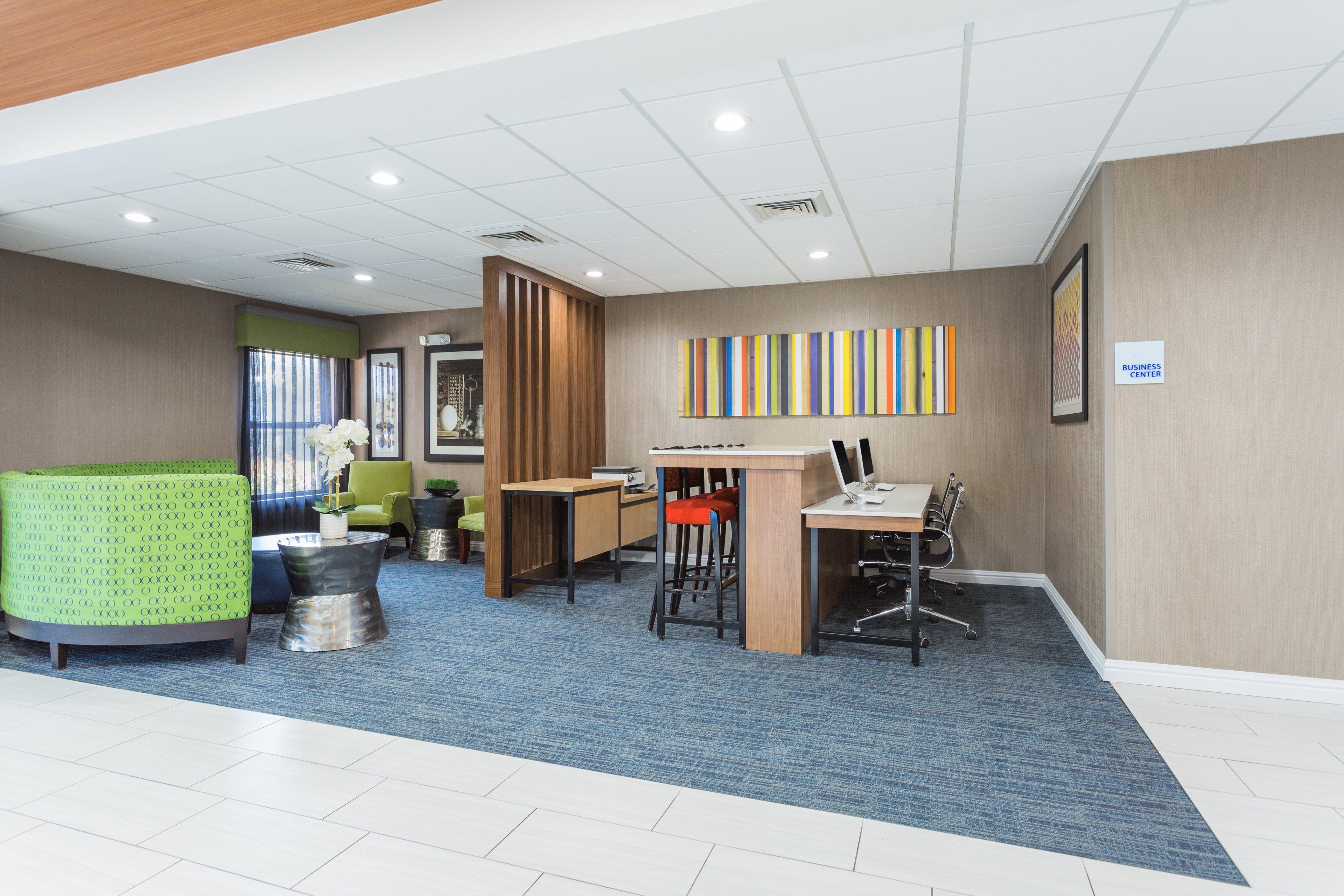 Holiday Inn Express - Plymouth By Ihg Exterior photo