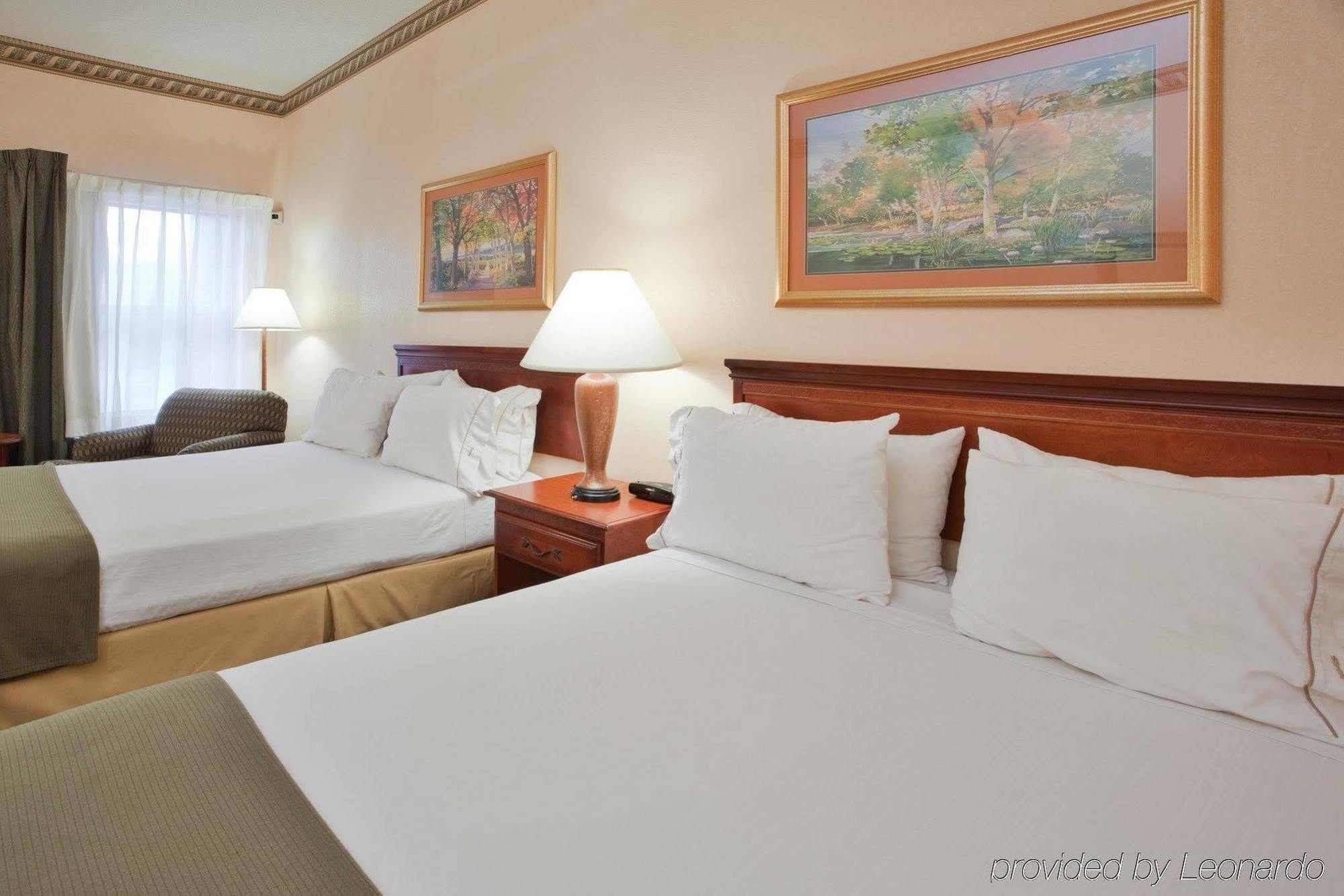 Holiday Inn Express - Plymouth By Ihg Room photo