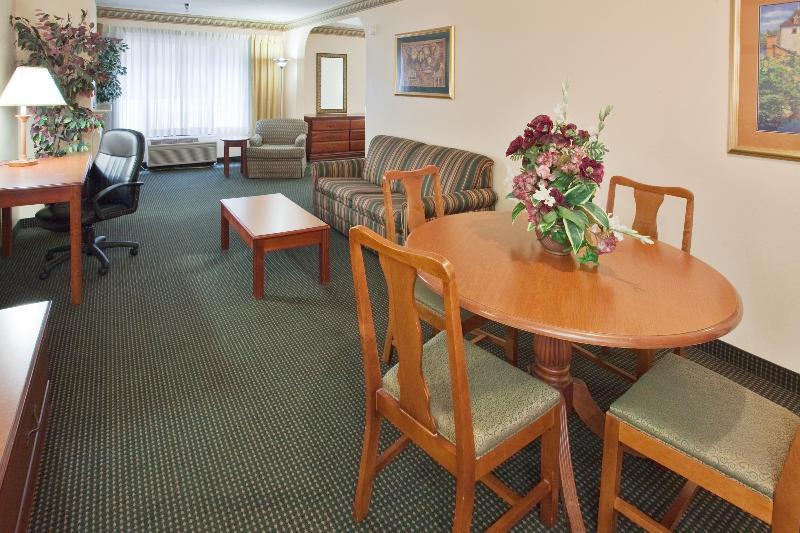Holiday Inn Express - Plymouth By Ihg Exterior photo