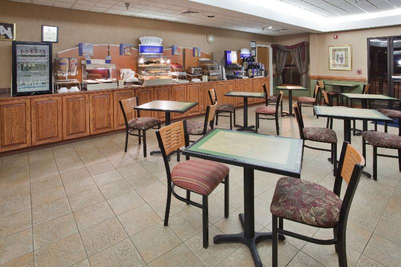 Holiday Inn Express - Plymouth By Ihg Exterior photo
